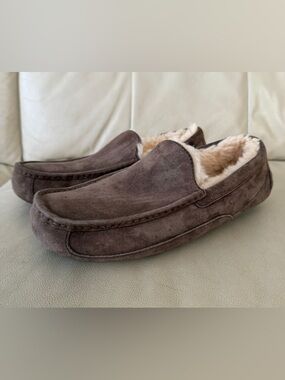 UGG Men's Chocolate Brown Suede Slip-On Moccasins with Cream Shearling, size 11